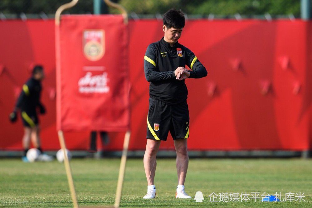 TA：德布劳内改变饮食和运动习惯，以确保长时间养伤不会影响他TheAthletic撰文谈到了德布劳内的话题，该文表示德布劳内改变饮食和运动习惯，以确保长时间养伤不会影响他。